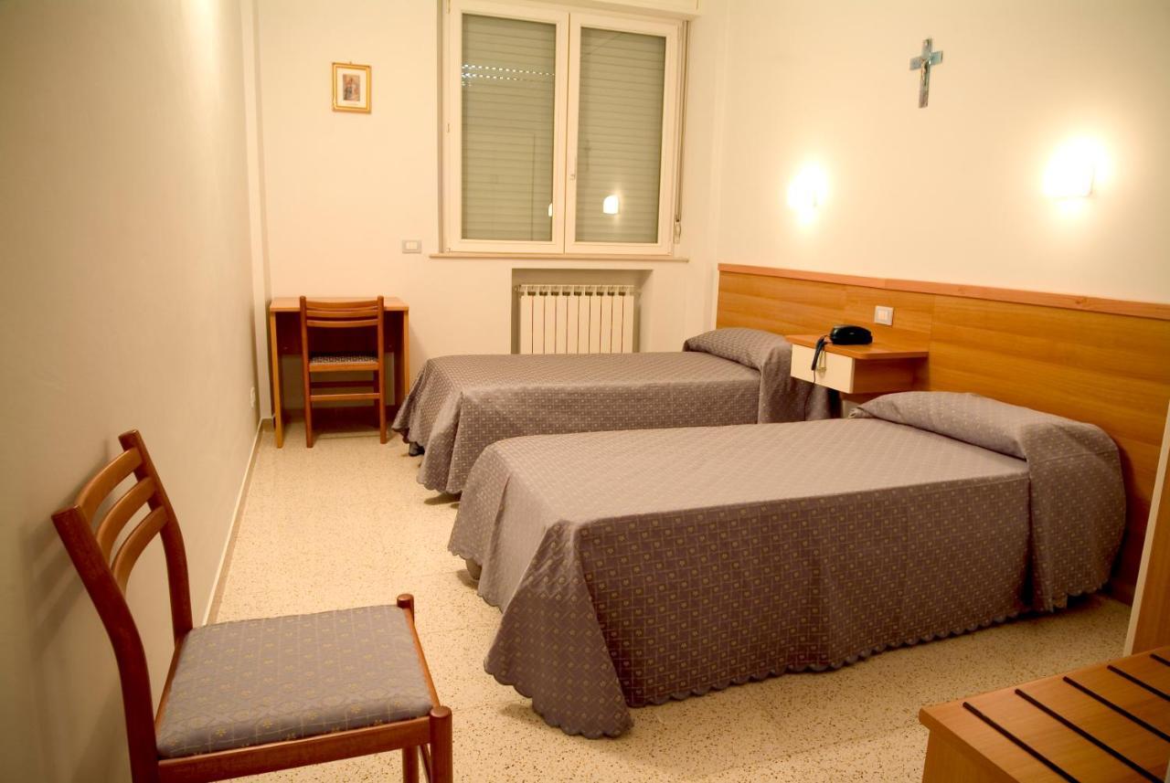 Casa Religiosa Di Ospitalita Nazareno Hotell Spoleto Rom bilde